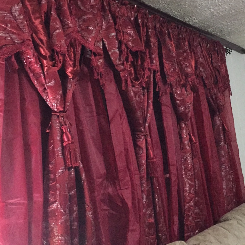 2 Panel Curtains - Picture 2 of 3